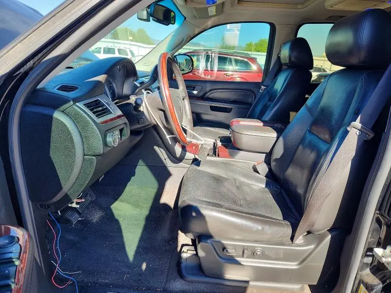 2010 CADILLAC ESCALADE EXT LUXURY  