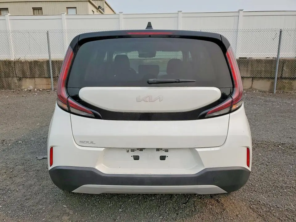 2023 KIA SOUL LX  