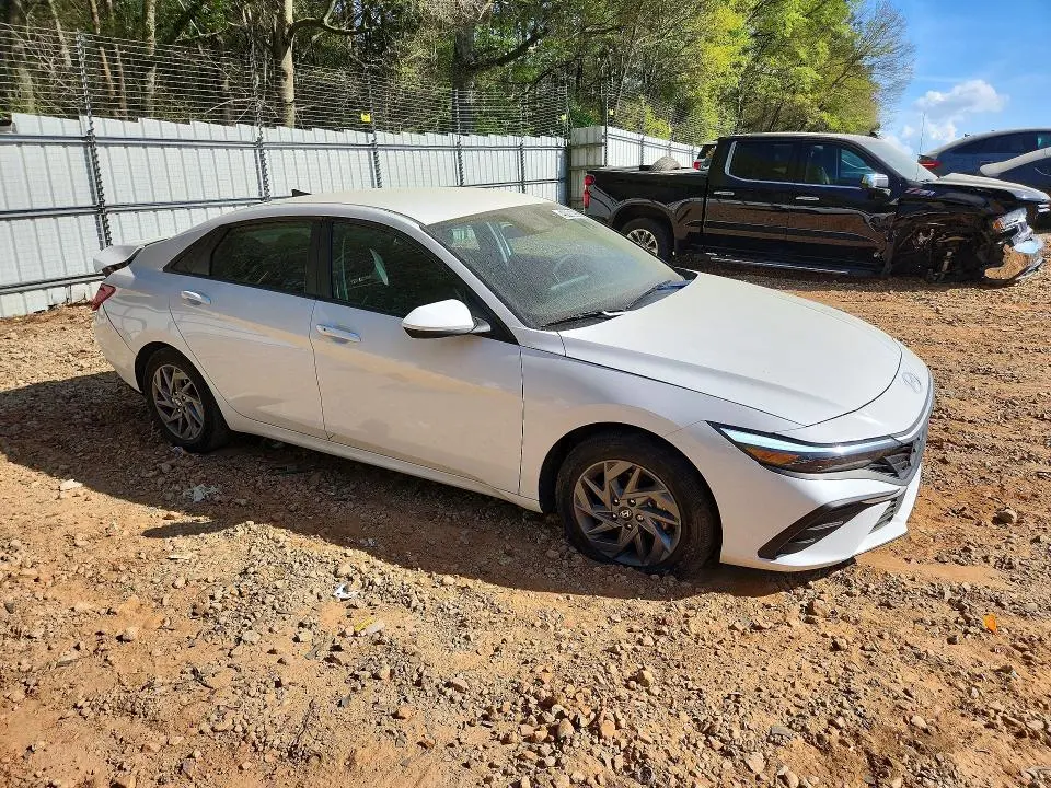 2024 HYUNDAI ELANTRA SEL  