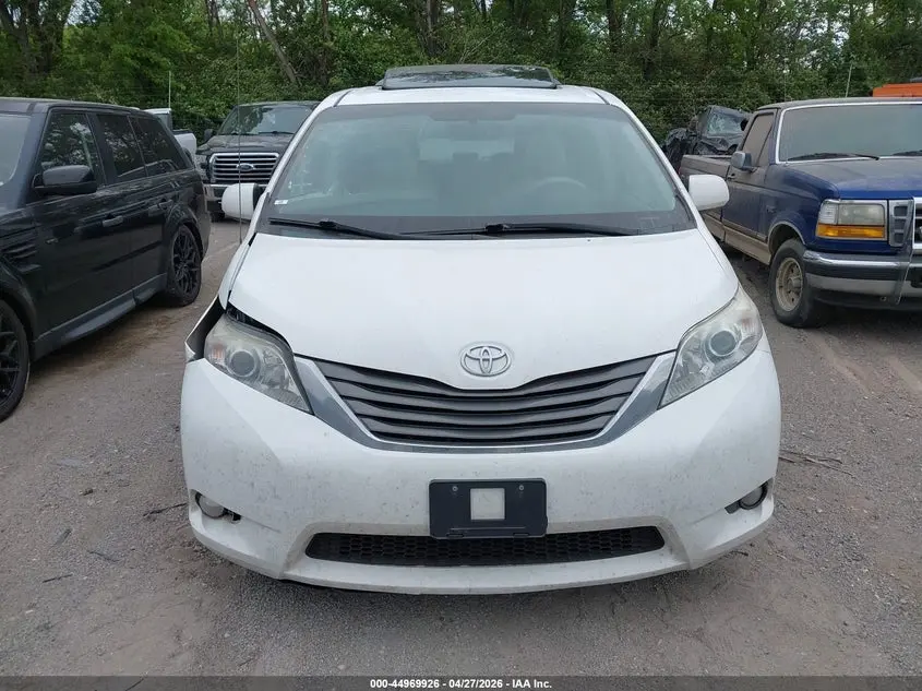 2013 TOYOTA SIENNA XLE V6 8 PASSENGER