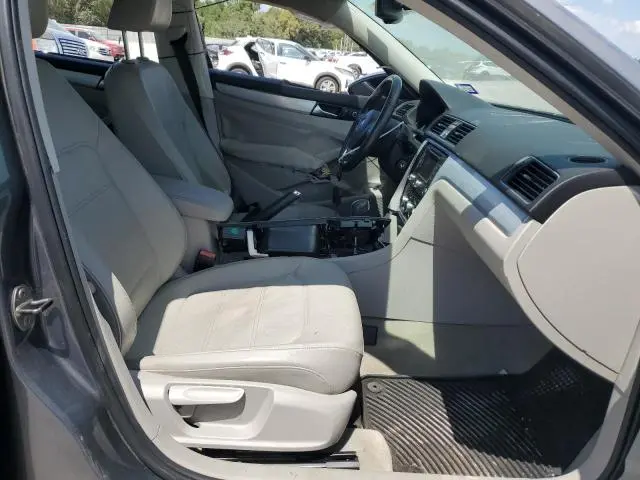 2012 VOLKSWAGEN PASSAT SE