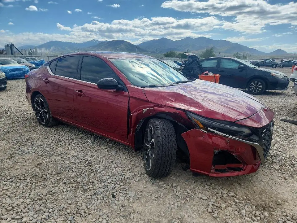 2023 NISSAN ALTIMA SR  