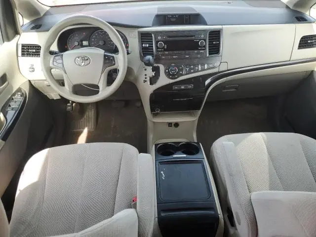2014 TOYOTA SIENNA LE  