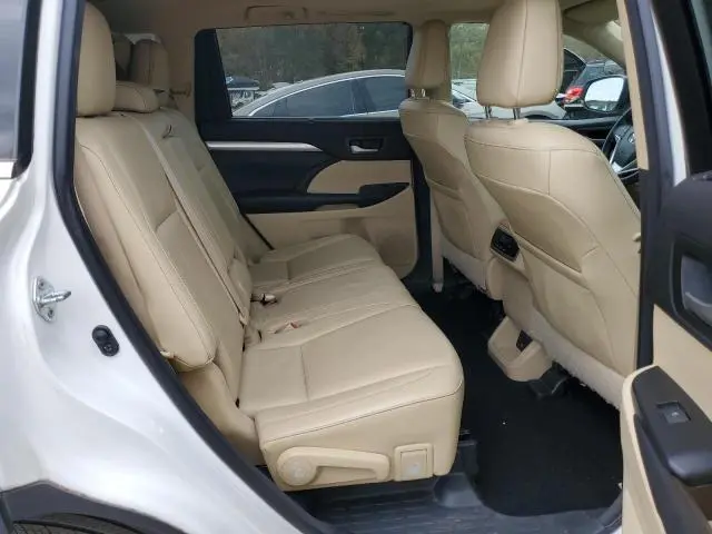 2017 TOYOTA HIGHLANDER SE  