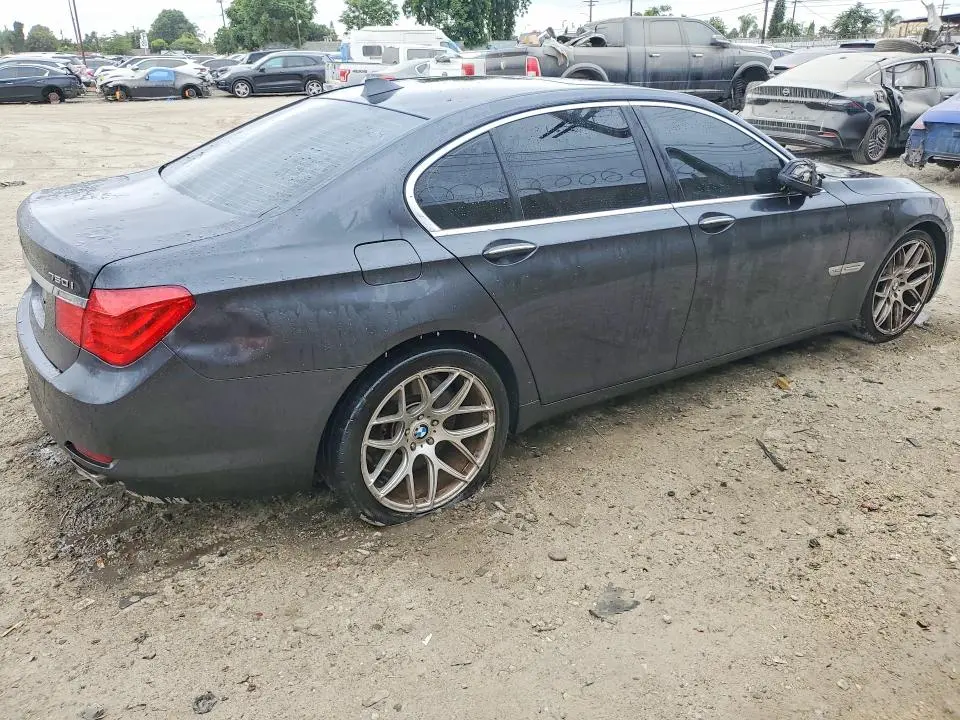 2011 BMW 750 XI  