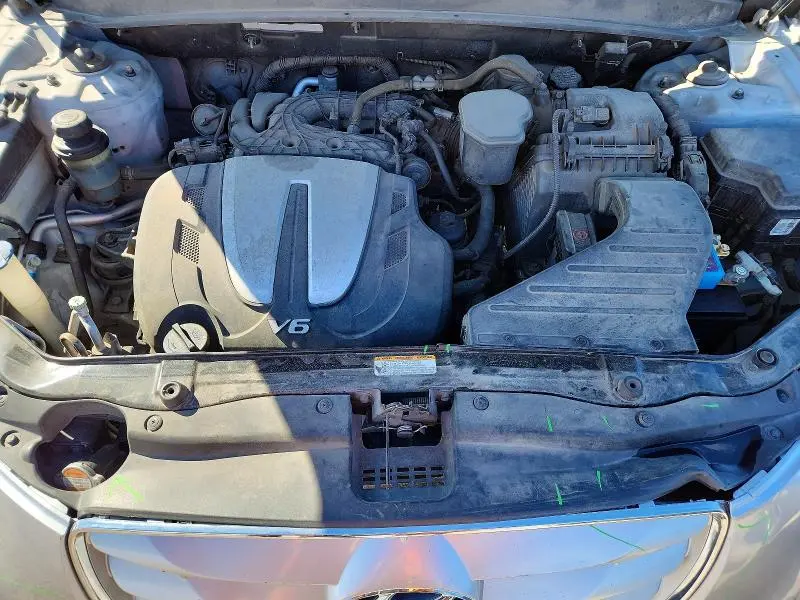 2011 HYUNDAI SANTA FE SE  