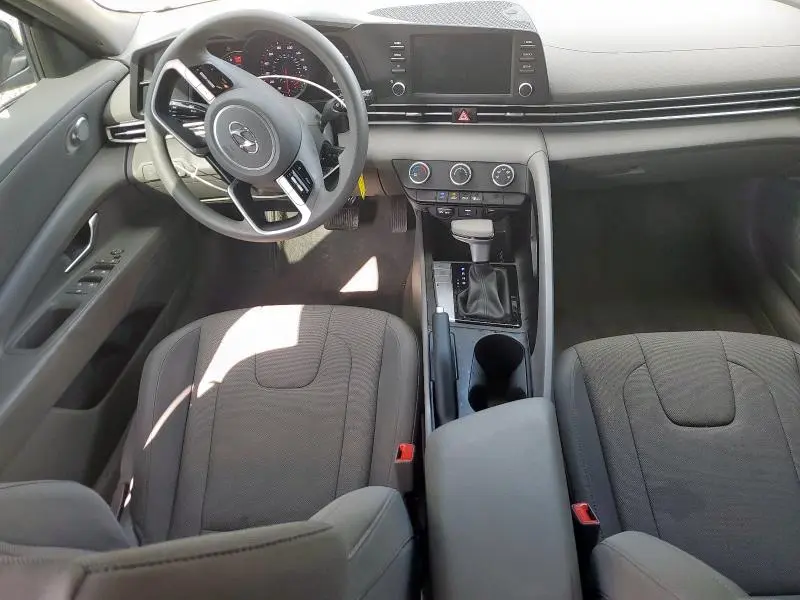 2023 HYUNDAI ELANTRA SE  