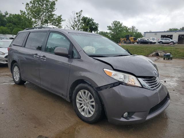 2017 TOYOTA SIENNA XLE