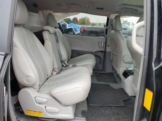 2014 TOYOTA SIENNA XLE  