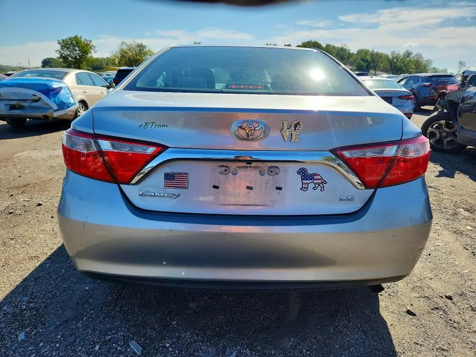 2016 TOYOTA CAMRY LE  