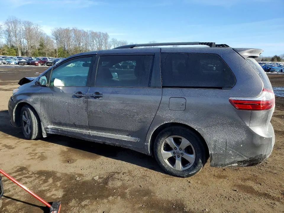 2015 TOYOTA SIENNA LE  