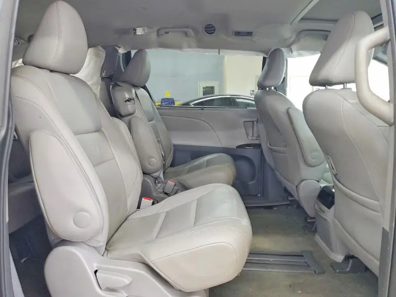2015 TOYOTA SIENNA XLE 8-PASSENGER  