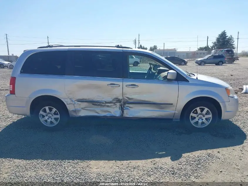 2010 CHRYSLER TOWN & COUNTRY TOURING