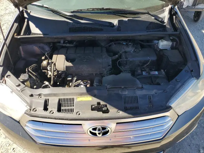 2013 TOYOTA HIGHLANDER PLUS  