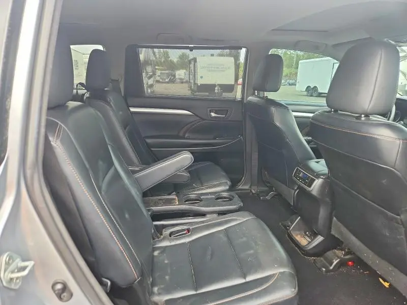 2015 TOYOTA HIGHLANDER XLE  