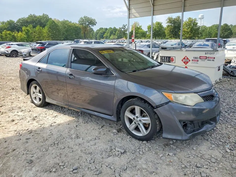 2014 TOYOTA CAMRY SE  