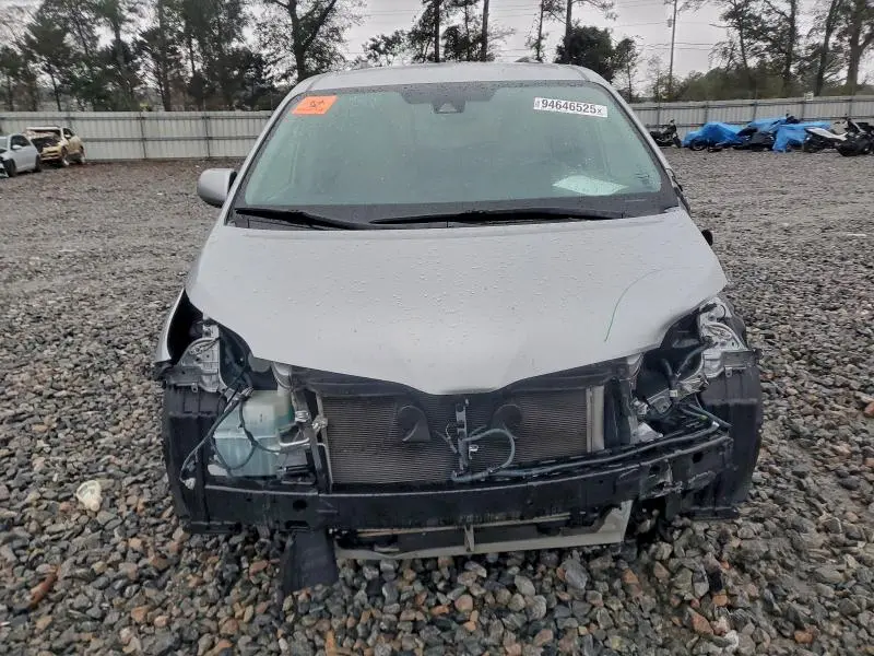 2020 TOYOTA SIENNA LE  