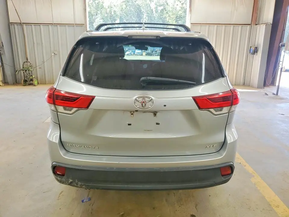 2019 TOYOTA HIGHLANDER XLE  