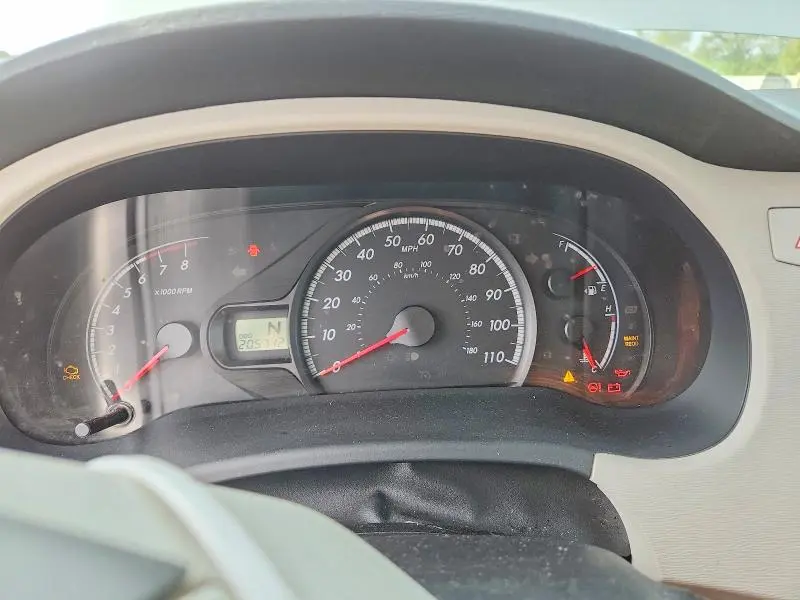2011 TOYOTA SIENNA LE  