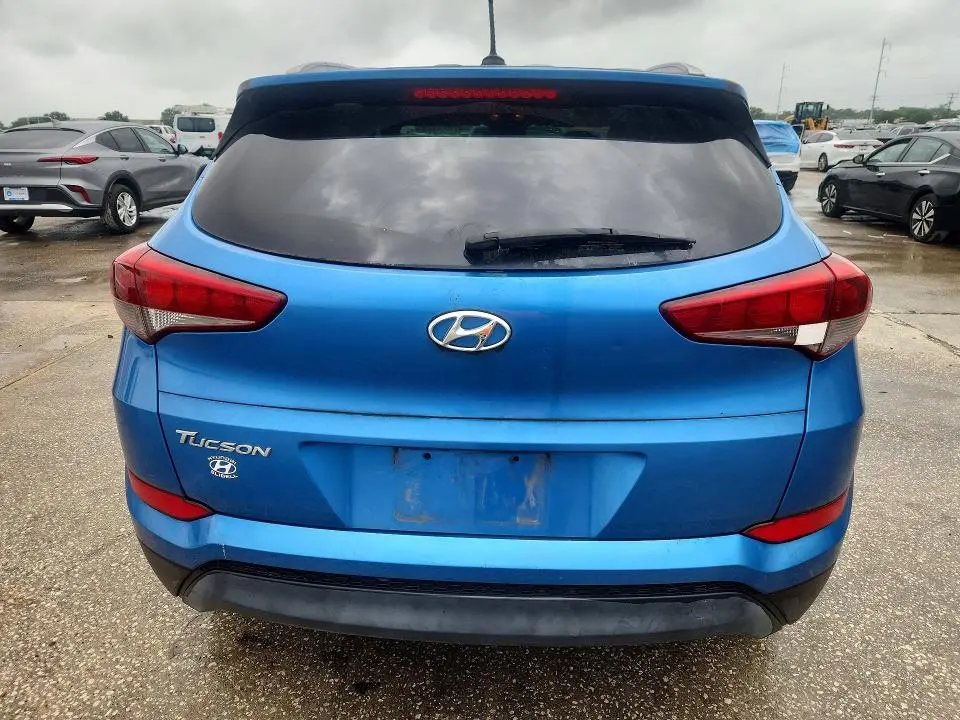 2016 HYUNDAI TUCSON SE  