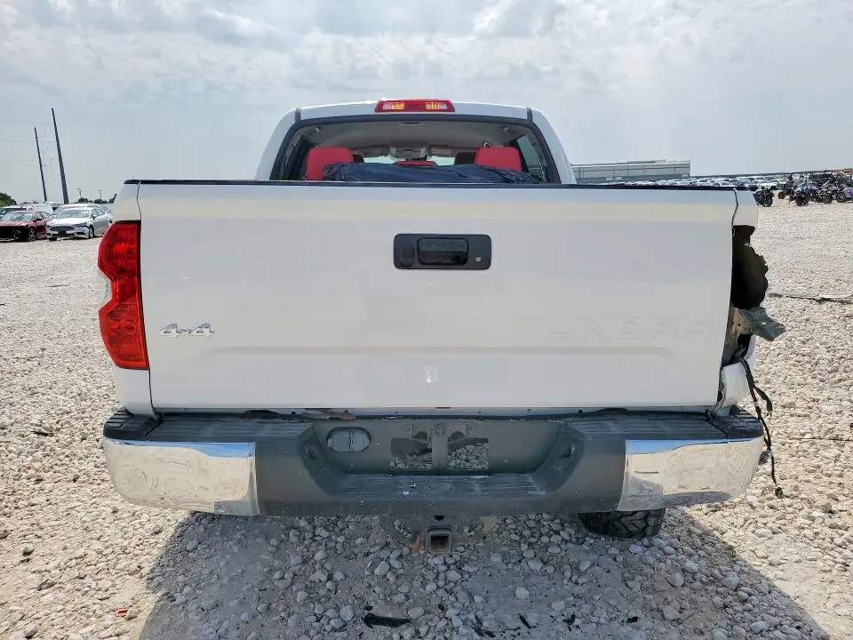 2018 TOYOTA TUNDRA CREWMAX SR5  