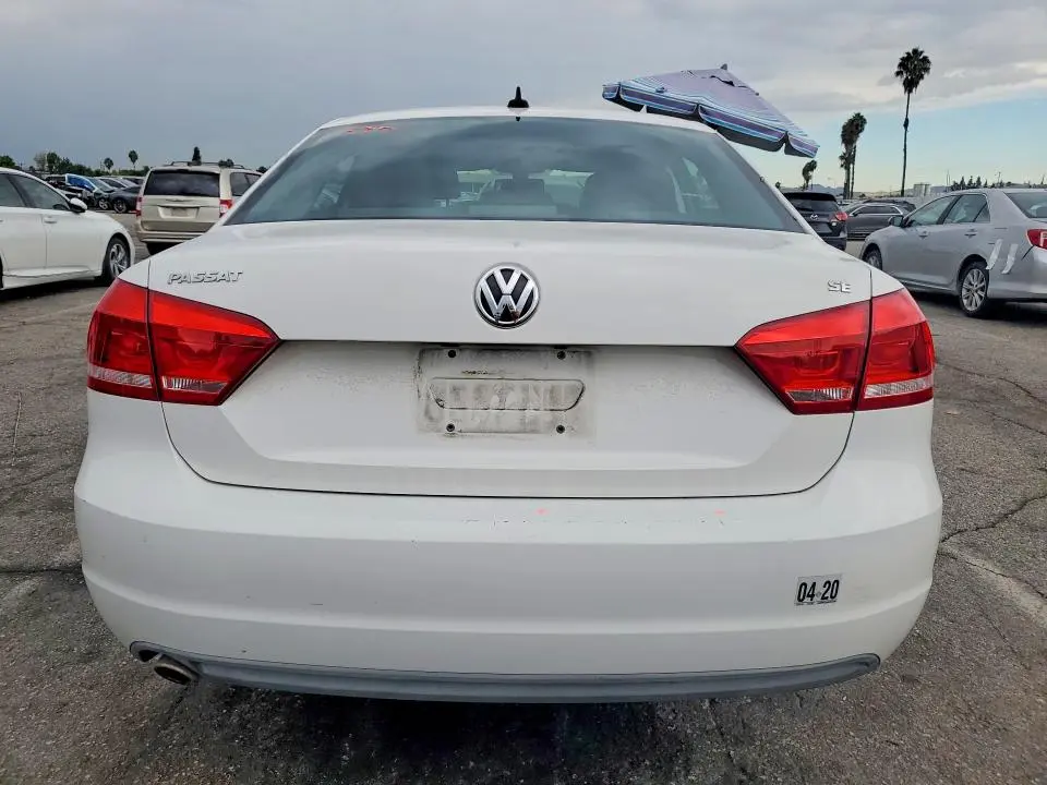 2013 VOLKSWAGEN PASSAT SE  