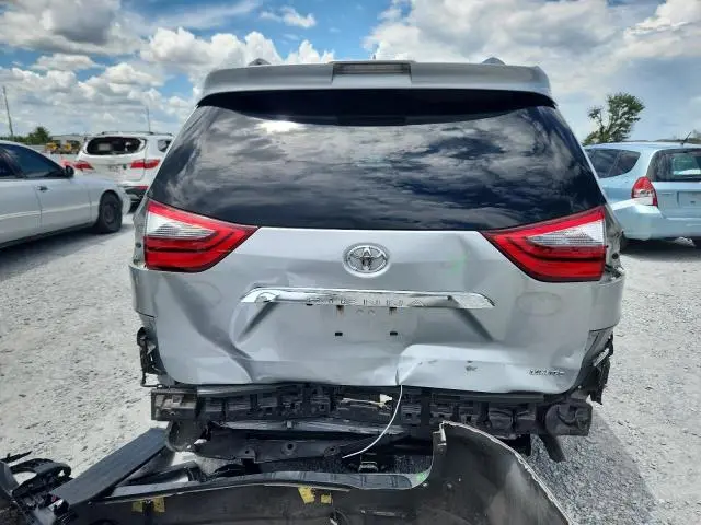 2020 TOYOTA SIENNA XLE  