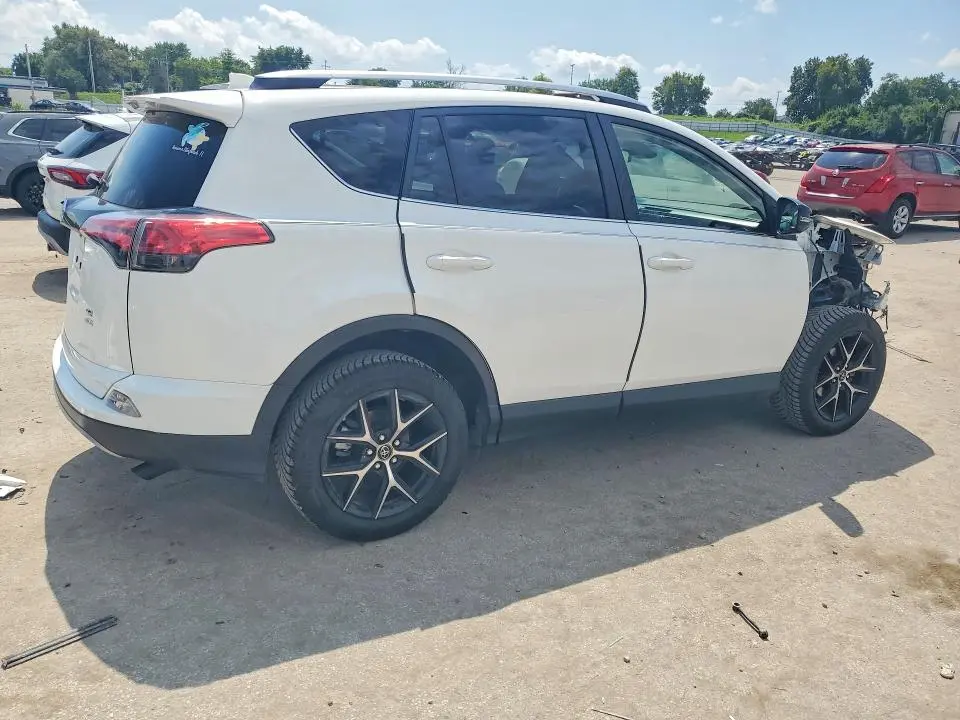 2018 TOYOTA RAV4 SE  