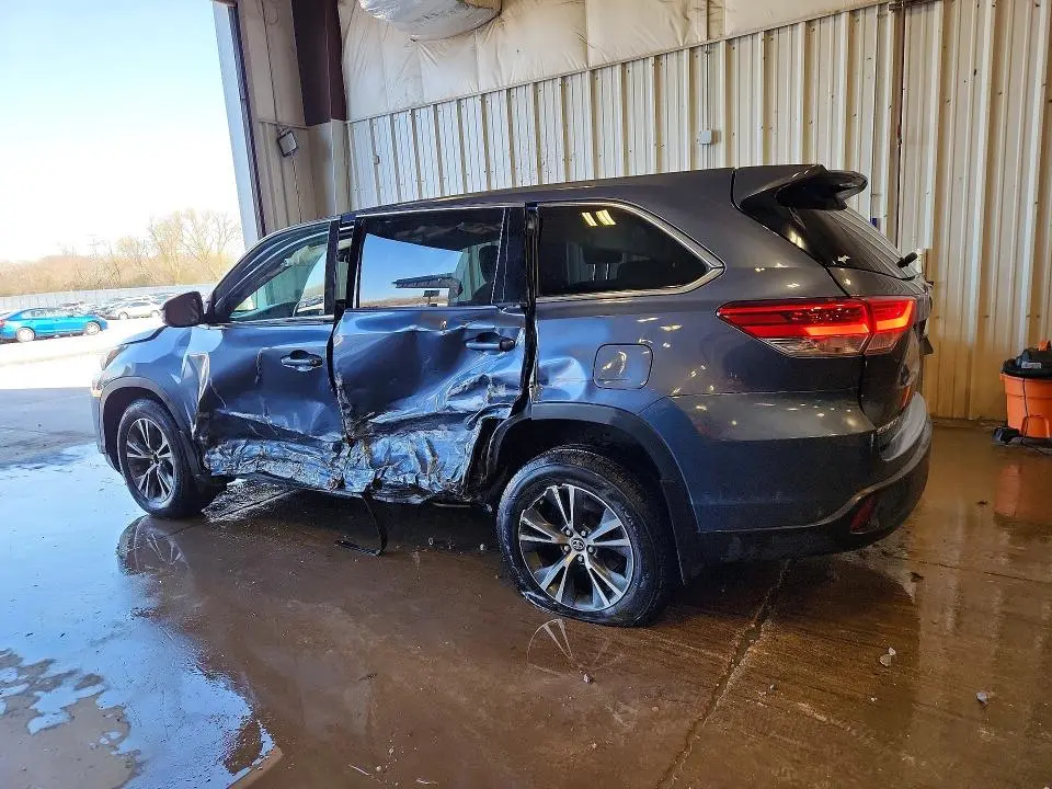 2018 TOYOTA HIGHLANDER LE  