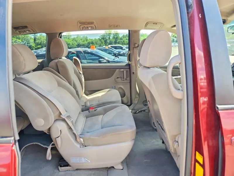 2010 TOYOTA SIENNA LE  