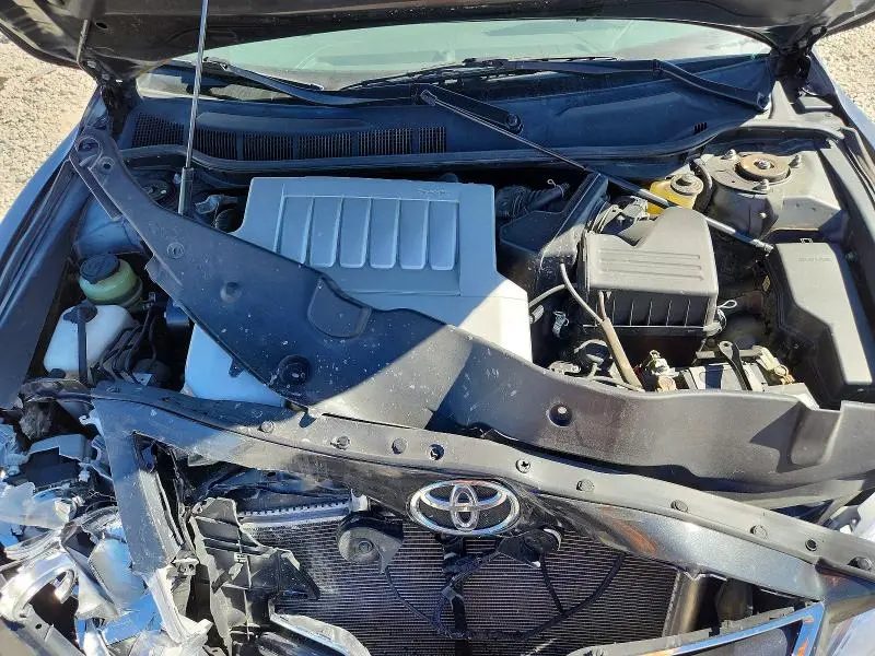 2011 TOYOTA CAMRY XLE V6  