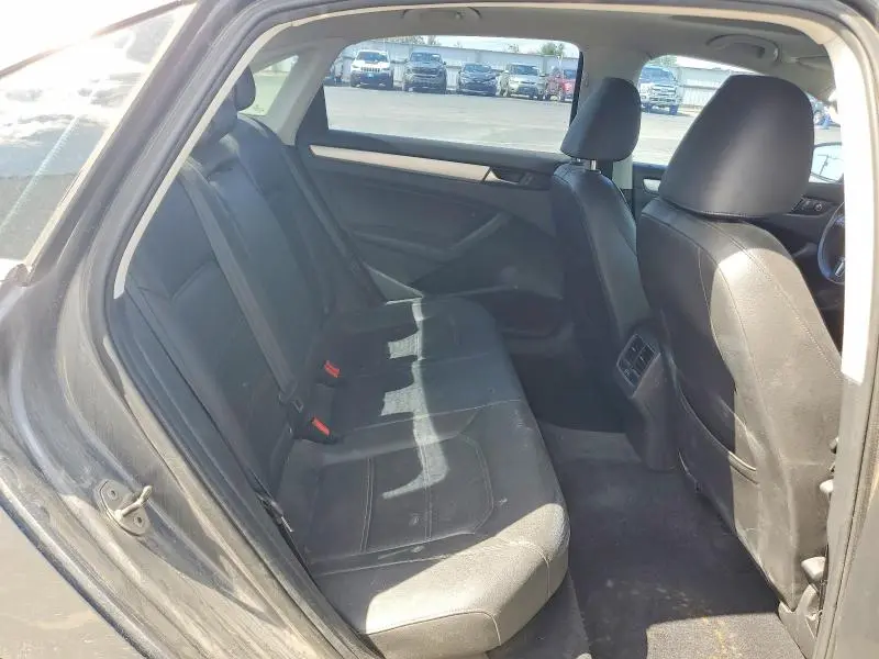 2013 VOLKSWAGEN PASSAT SE  