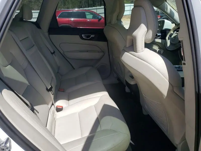 2018 VOLVO XC60 T5 MOMENTUM  