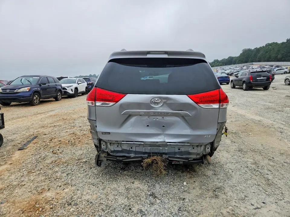 2013 TOYOTA SIENNA XLE 8-PASSENGER  
