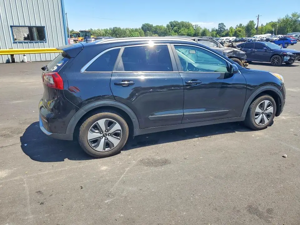 2017 KIA NIRO LX  
