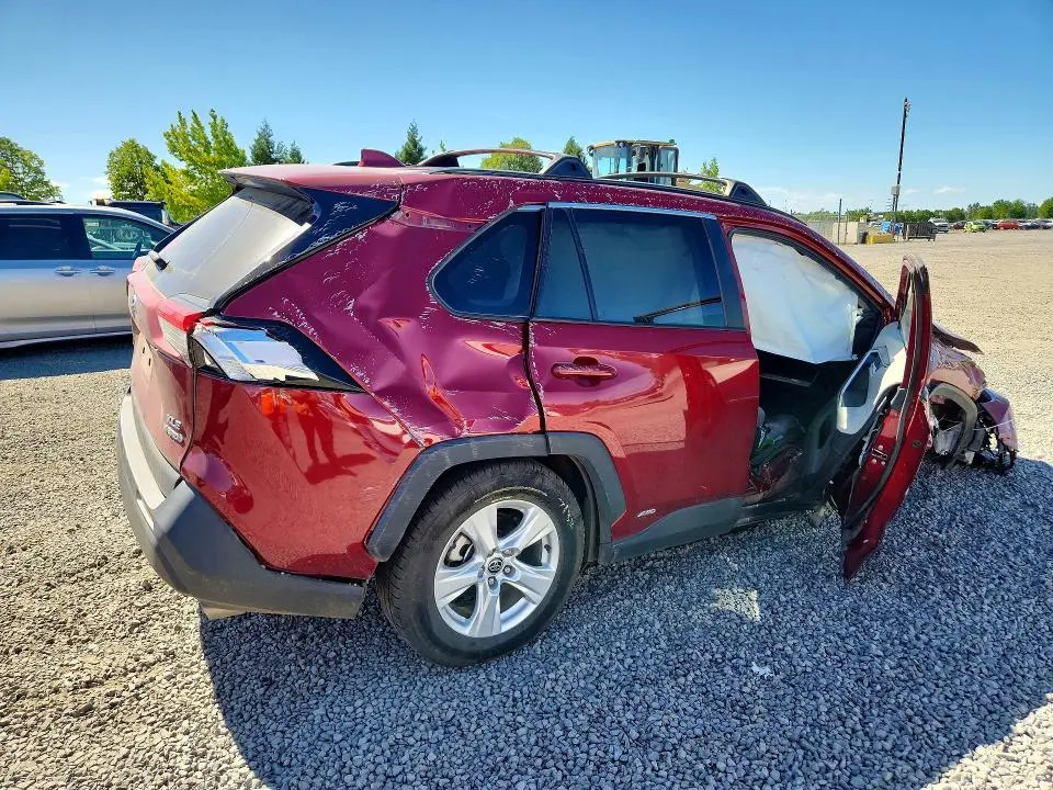 2021 TOYOTA RAV4 XLE  