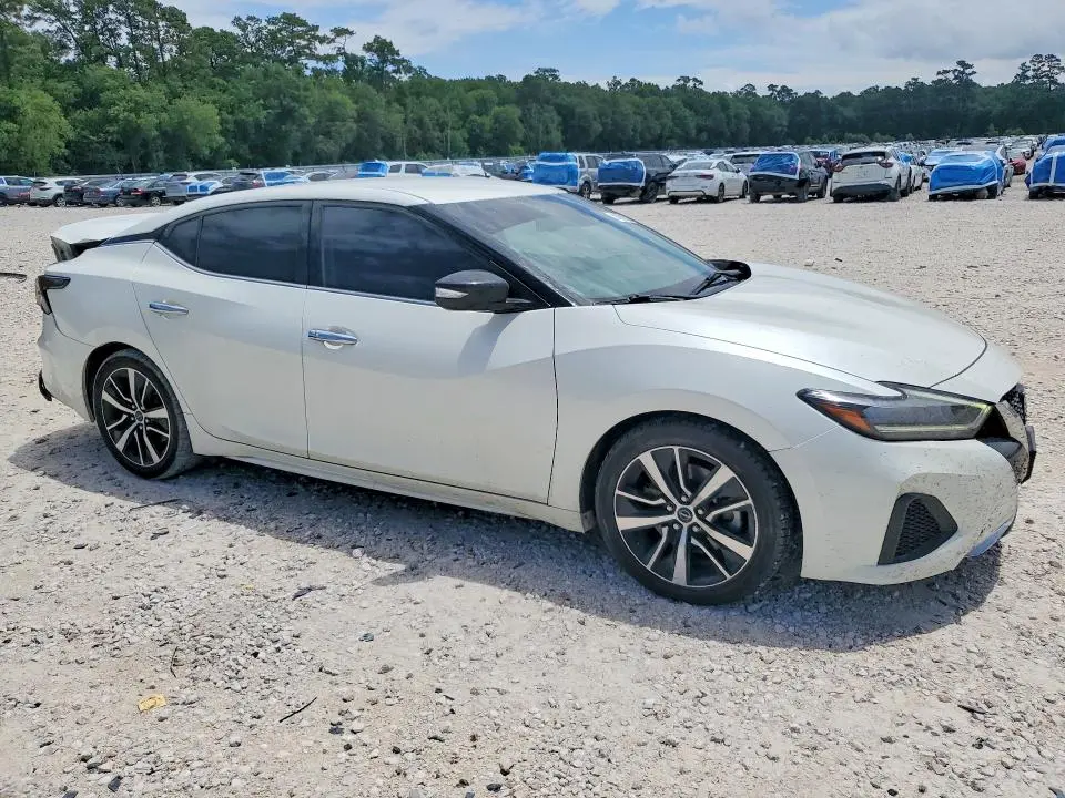 2023 NISSAN MAXIMA SV  