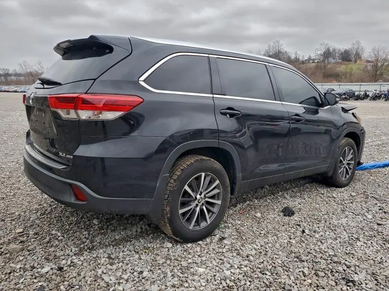 2019 TOYOTA HIGHLANDER SE  