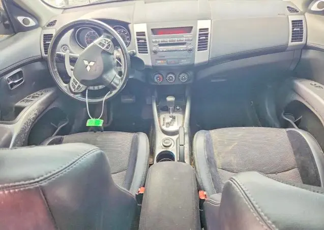 2011 MITSUBISHI OUTLANDER SE  