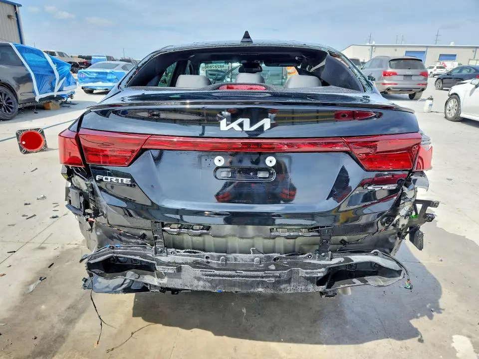 2024 KIA FORTE GT-LINE  