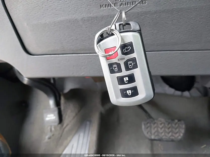 2017 TOYOTA SIENNA XLE 8 PASSENGER