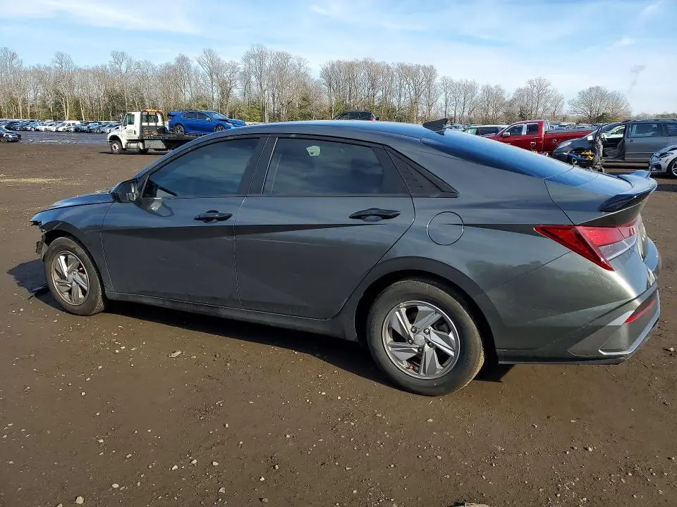 2024 HYUNDAI ELANTRA SE  