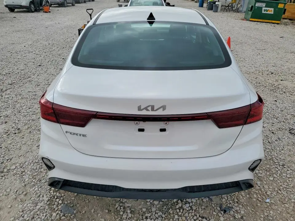 2024 KIA FORTE LX  