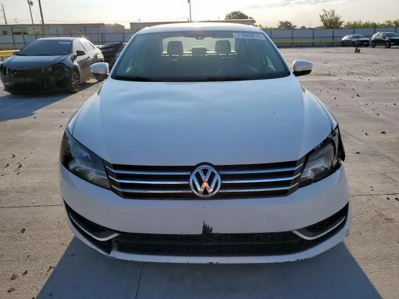 2015 VOLKSWAGEN PASSAT S  