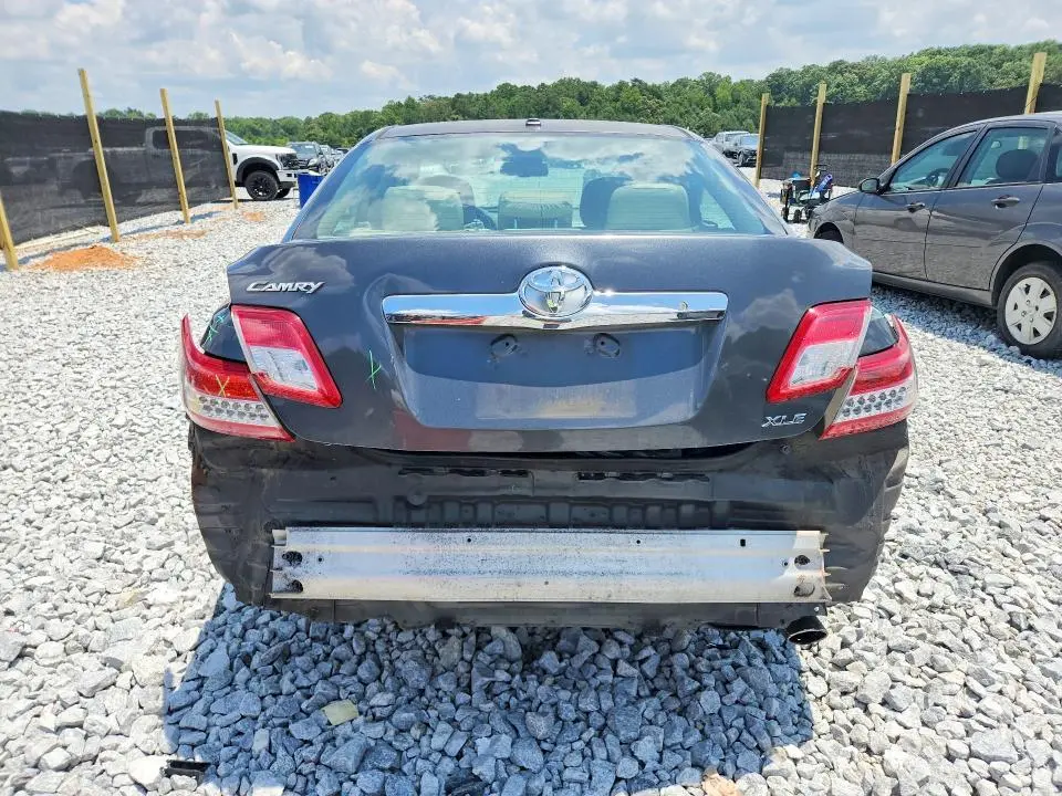 2010 TOYOTA CAMRY XLE  