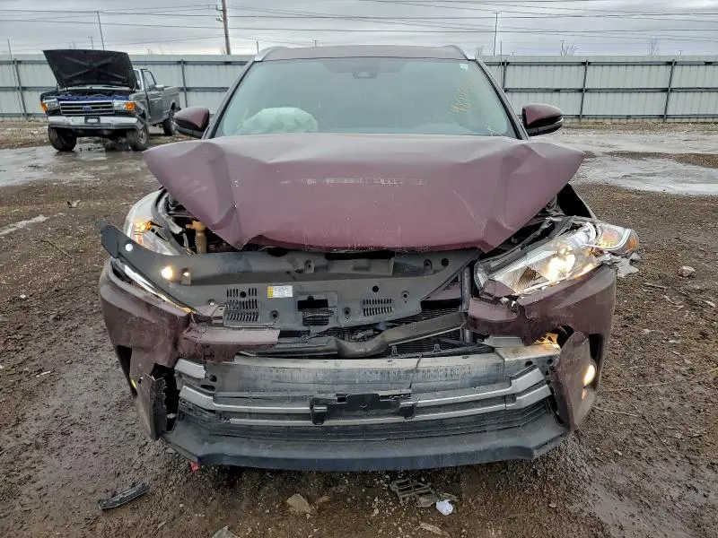 2019 TOYOTA HIGHLANDER SE  