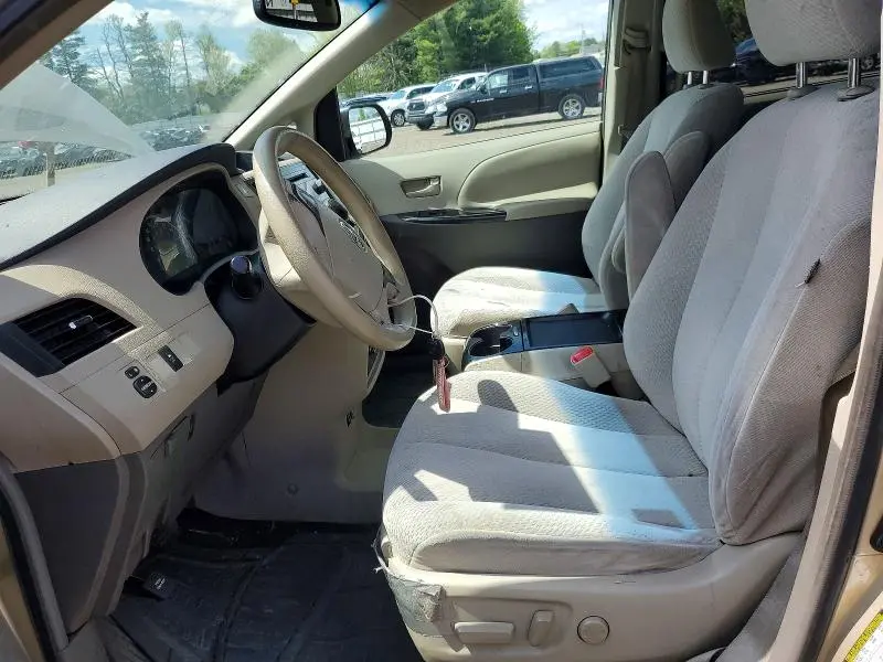 2011 TOYOTA SIENNA LE  
