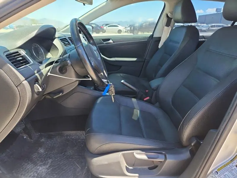 2012 VOLKSWAGEN JETTA SE  