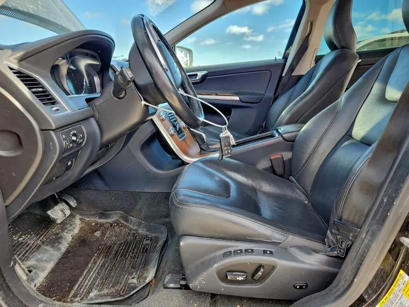 2016 VOLVO XC60 T6 PLATINUM  