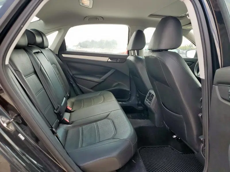 2013 VOLKSWAGEN PASSAT SE  